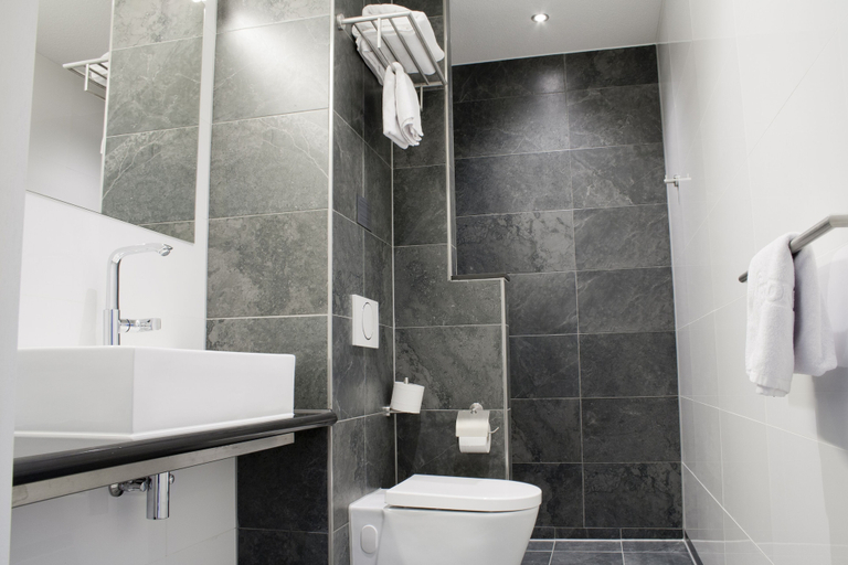 Bathroom 5, Bastion Hotel Arnhem, Arnhem