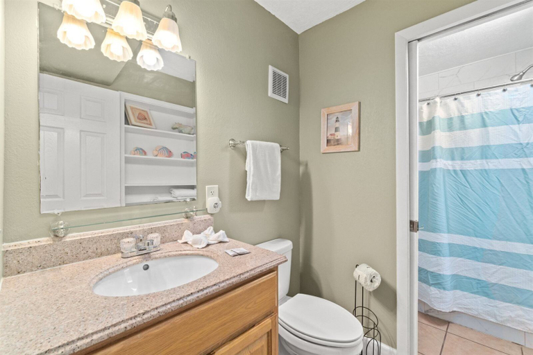 Bathroom 3, The Summit 1128, Bay