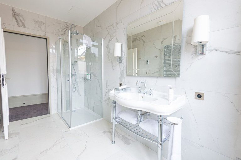 Bathroom 5, Hotel Mille pas, Isère