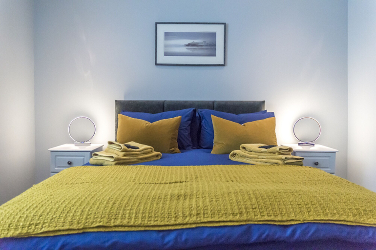 Bedroom 2, Tipyn O Haul - 1 Bed Apartment - Tenby, Pembrokeshire