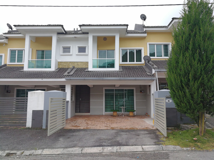 The Woodz Homestay - 2 Storey House, Cameron Highlands