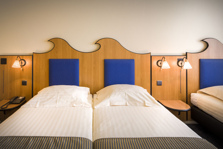 Bedroom 2, Badhotel Scheveningen, The Hague
