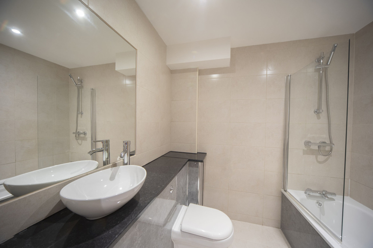 Bathroom 3, Wellington Apartments, Norfolk
