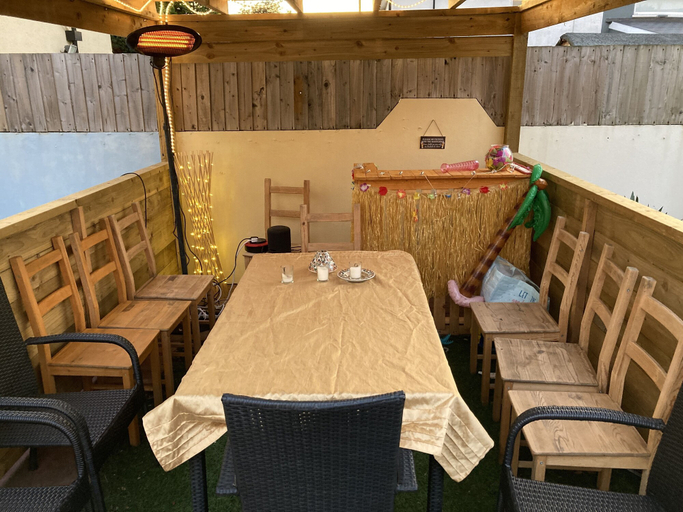 Food & Drinks, Private Self-contained Annex With Wifi & Parking, Cardiff