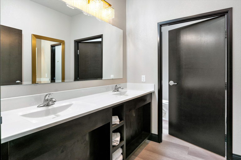 Bathroom 3, Hotel 21 & Co., Scotts Bluff