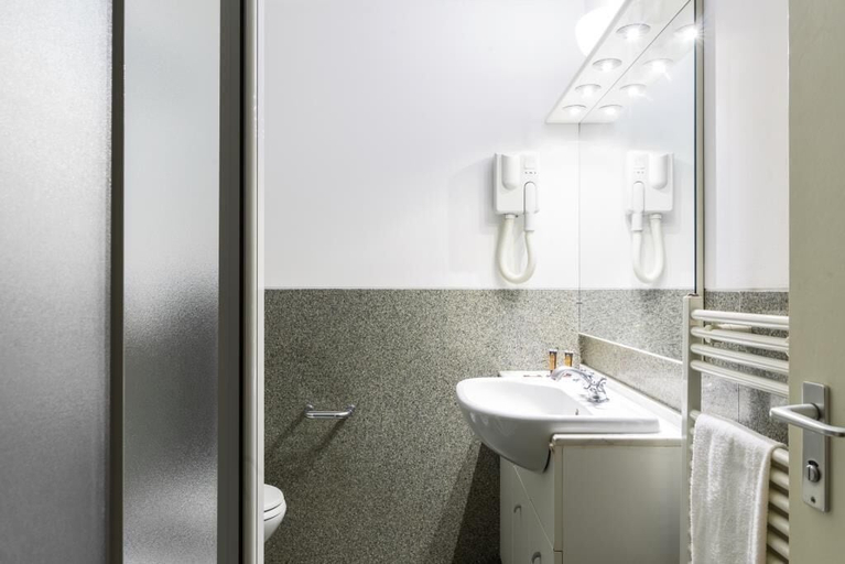 Bathroom 4, Residence Portello, Milano