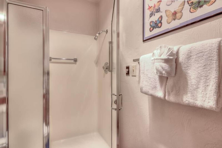 Bathroom 3, Nye Suite - Meredith Lodging, Lincoln