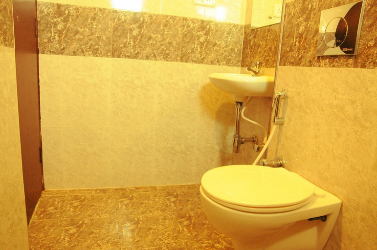Bathroom 3, Hotel Sunshine, Mysore