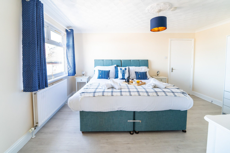 Bedroom 2, Sea View Penthouse, Norfolk