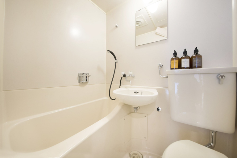 Bathroom 5, Kokotel Hakodate - Hostel, Hakodate