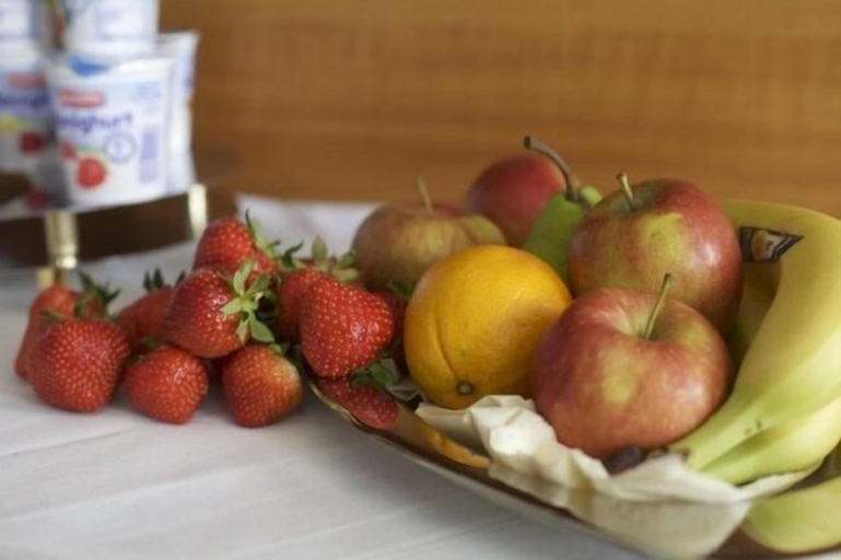 Food & Drinks 5, Hotel Restaurant Ikaros, Lippe