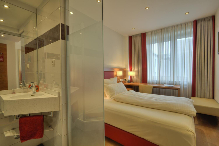 Bedroom 3, Hotel Condor, München