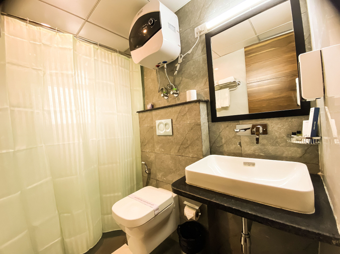 Bathroom 4, Sky Suites Huda City Center, Gurgaon