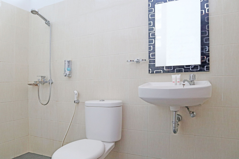 Bathroom 4, Hotel O M Authentic Kost Man, Padang