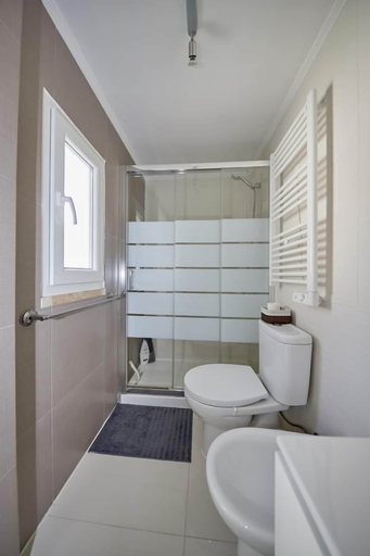 Bathroom 2, New ! Lisbon Style Apartment in Estrela, Lisbon