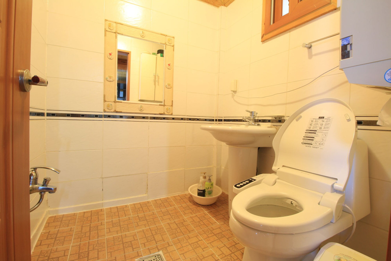 Bathroom 3, Muju Naos Pension, Muju