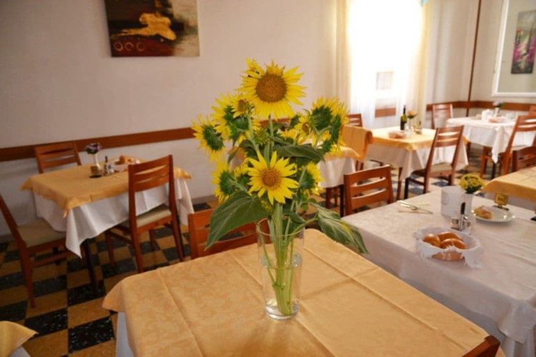 Food & Drinks 4, Albergo Larenzia, Rimini