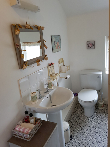 Bathroom 3, Burton Grange Farmhouse B&B, North Yorkshire
