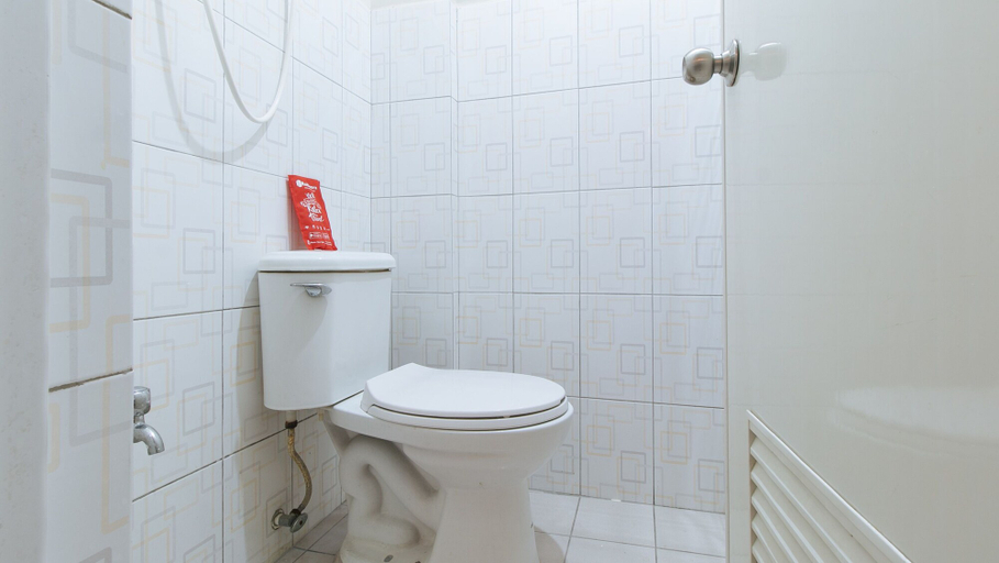 Bathroom 4, RedDoorz @ Chipeco Avenue Calamba, Calamba City