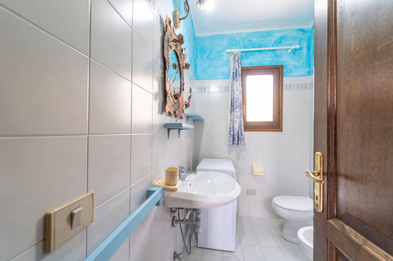 Bathroom 4, Villa Fiorita, Nuoro