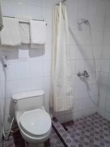Bathroom 2, Rauda Hotel Syariah, Pekanbaru