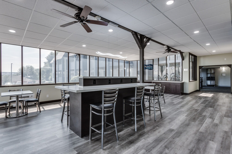 Food & Drinks 5, Days Inn & Suites by Wyndham Spokane, Spokane