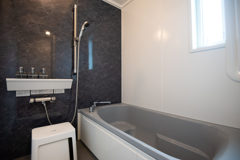 Bathroom 4, MAKAI green, Nakijin
