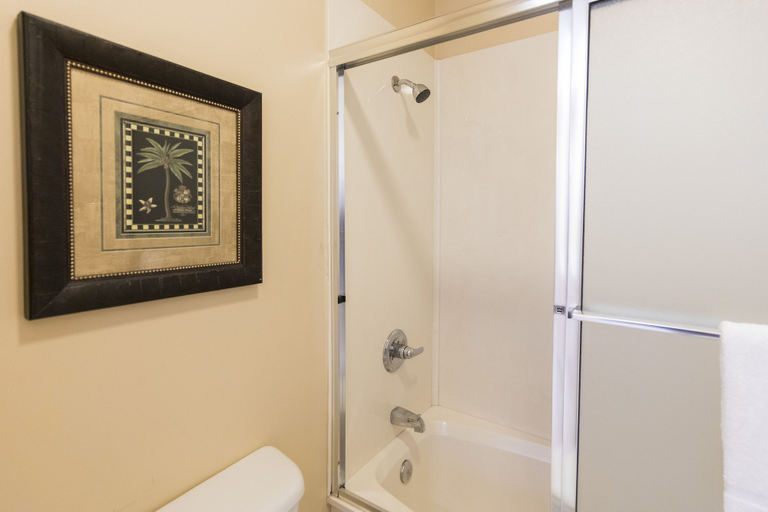 Bathroom 3, Treasure Island 0311, Bay