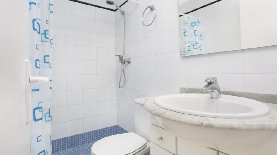 Bathroom 3, Apartamento Paquita, Girona