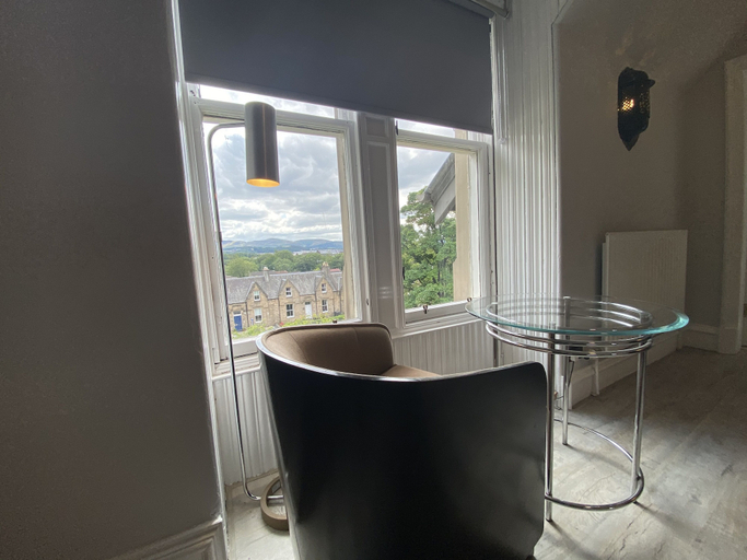 Others 5, No 6 West Coates, Edinburgh