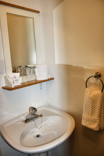 Bathroom 5, Domaine Jolivent, Brome-Missisquoi