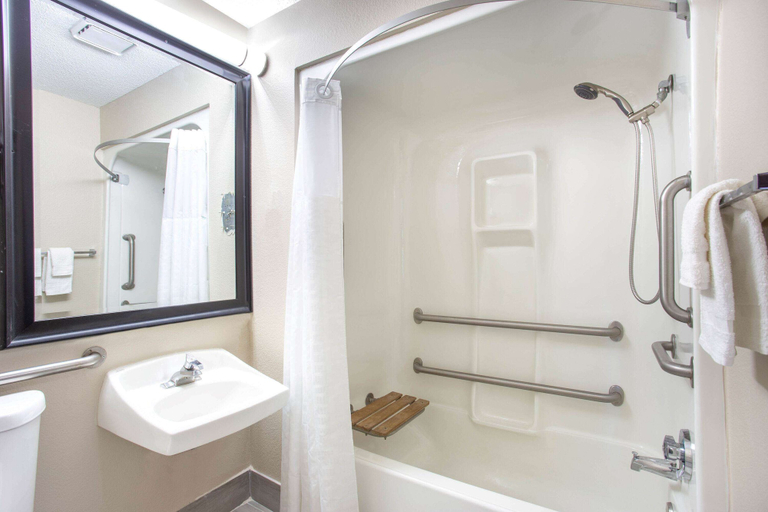 Bathroom 4, Baymont by Wyndham Joliet, Will
