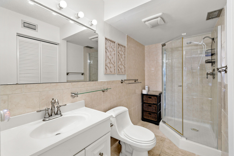 Bathroom 4, Palma Del Mar G-110, Pinellas