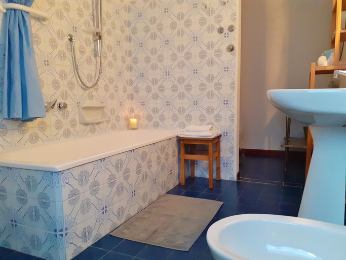 Bathroom 5, Cà Gennara B&B, Bologna