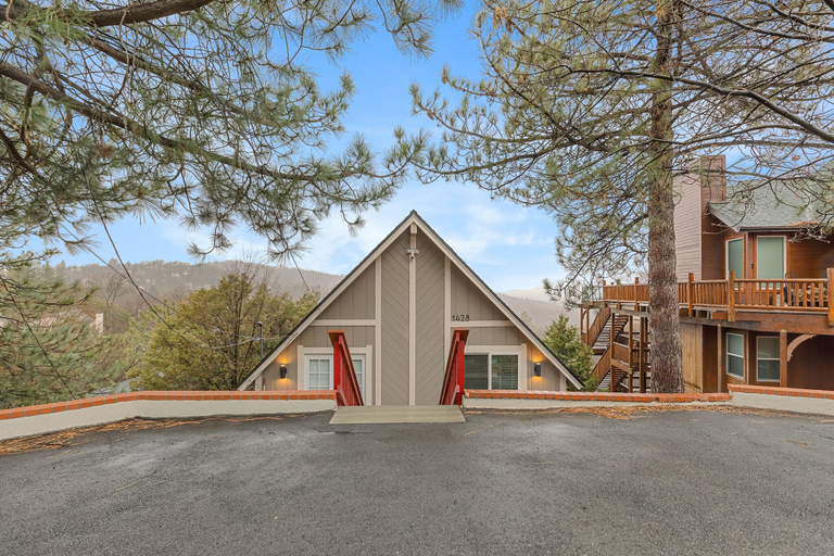 Exterior & Views 2, Pineview Cabin Spectacular Views, San Bernardino