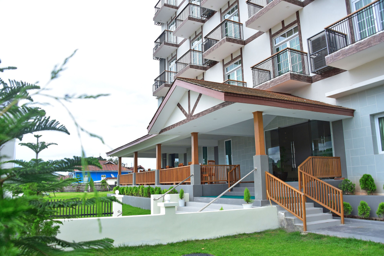 Exterior & Views