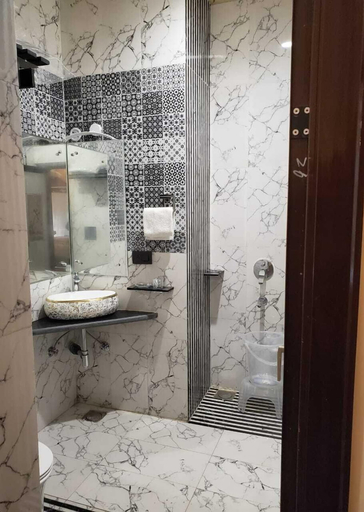 Bathroom 4, Seven Hills Hotels and Resorts, Garhwal