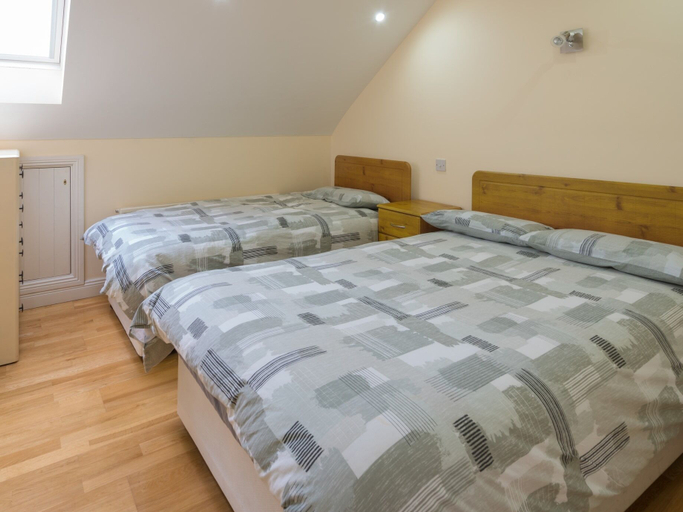 Bedroom 2, Carrick Villa
