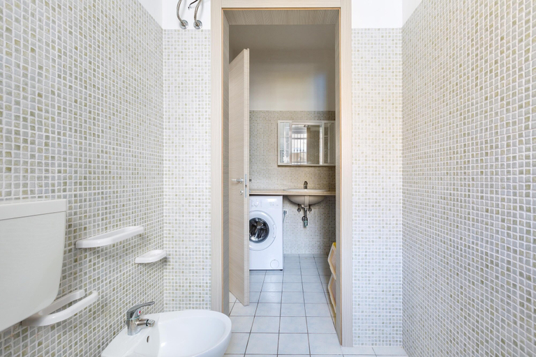 Bathroom 4, Casa Medusa, Taranto
