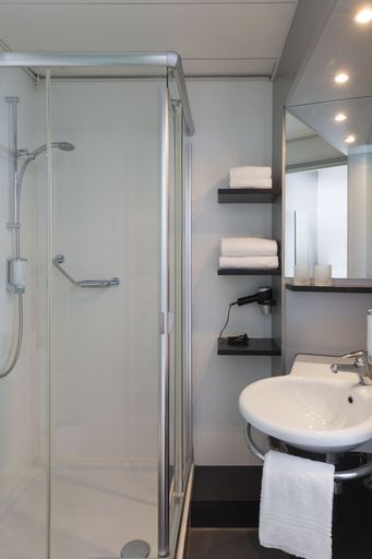 Bathroom 5, Hotel La Pergola, Bern