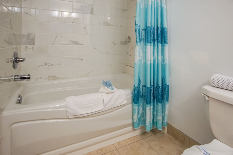 Bathroom 4, Gables Motel, East Kootenay