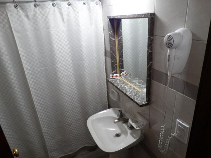 Bathroom 3, Hotel Le Cinque Güemes, General Pueyrredón