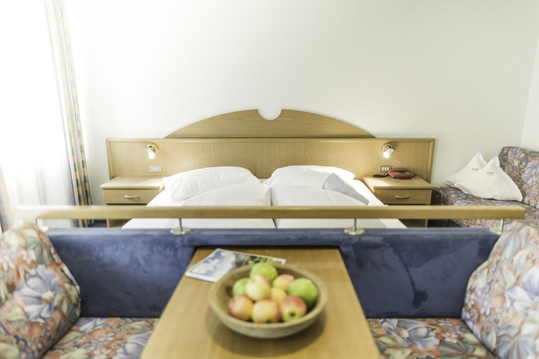 Bedroom 2, Hotel Adler, Bolzano