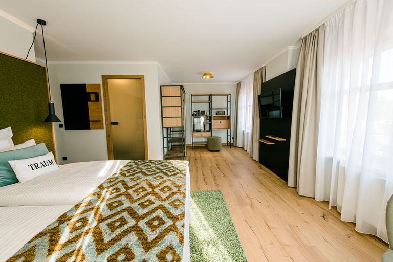 Bedroom 5, Weinhotel Freylich Zahn, Burgenlandkreis