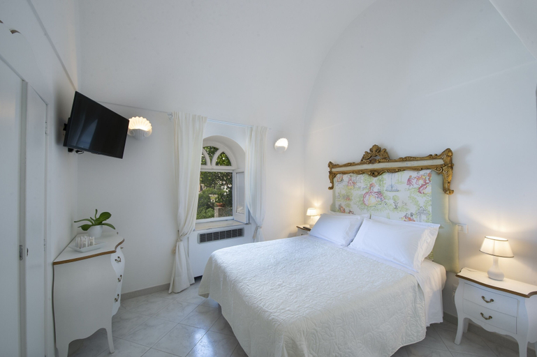 Bedroom 3, Villa Dalu, Salerno
