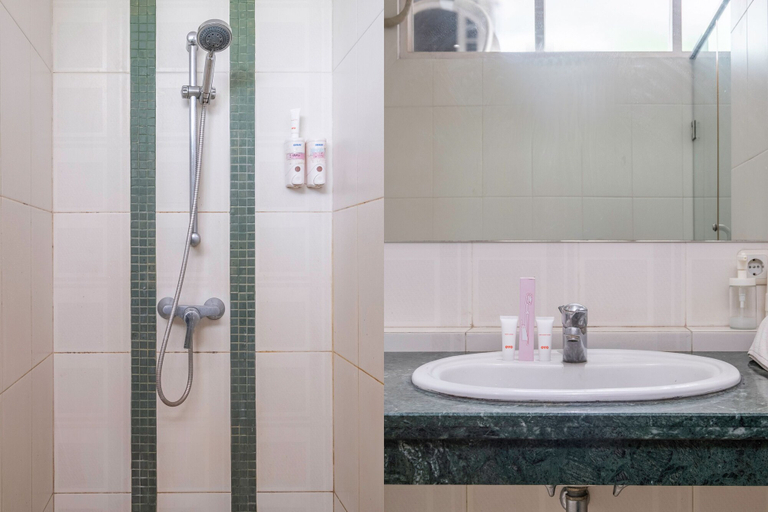 Bathroom 3, OYO 1873 Kyai Luhur Guest House, Bandung