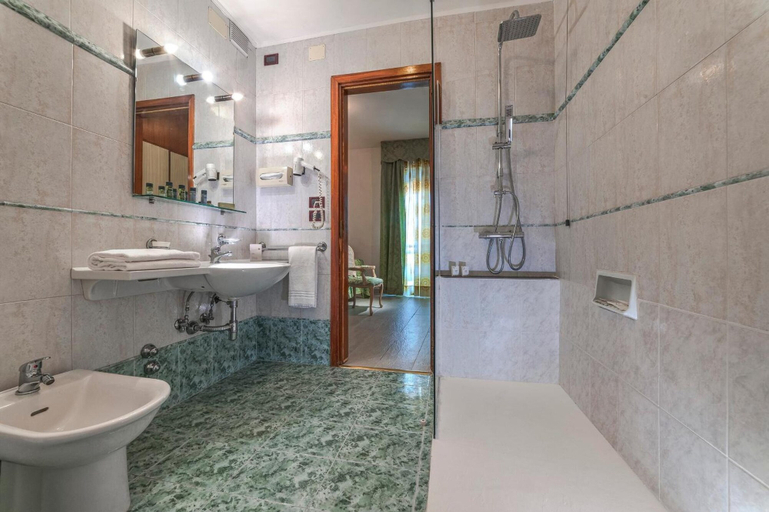 Bathroom 5, Park Hotel Terme, Padua