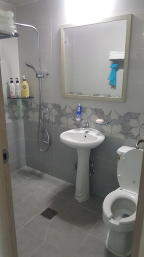 Bathroom 4, We Play, Seogwipo