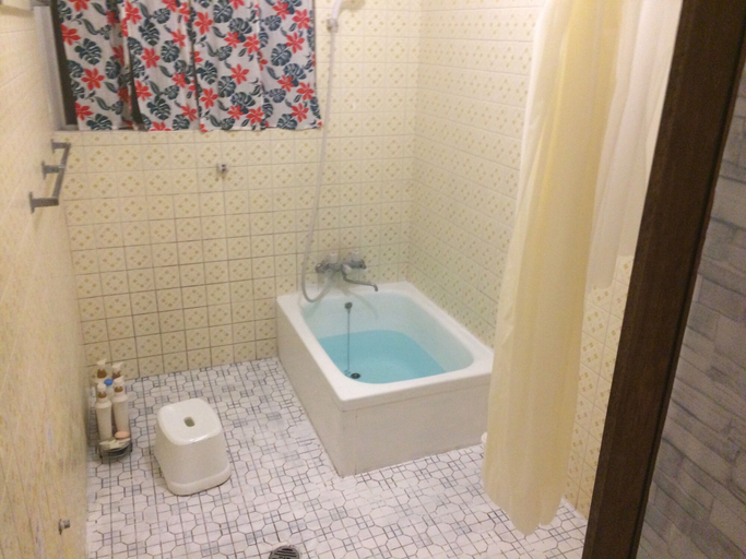 Bathroom 4, Body Balance House, Miyakojima
