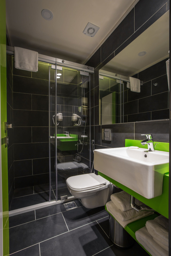 Bathroom 4, Studio 44, Beirut